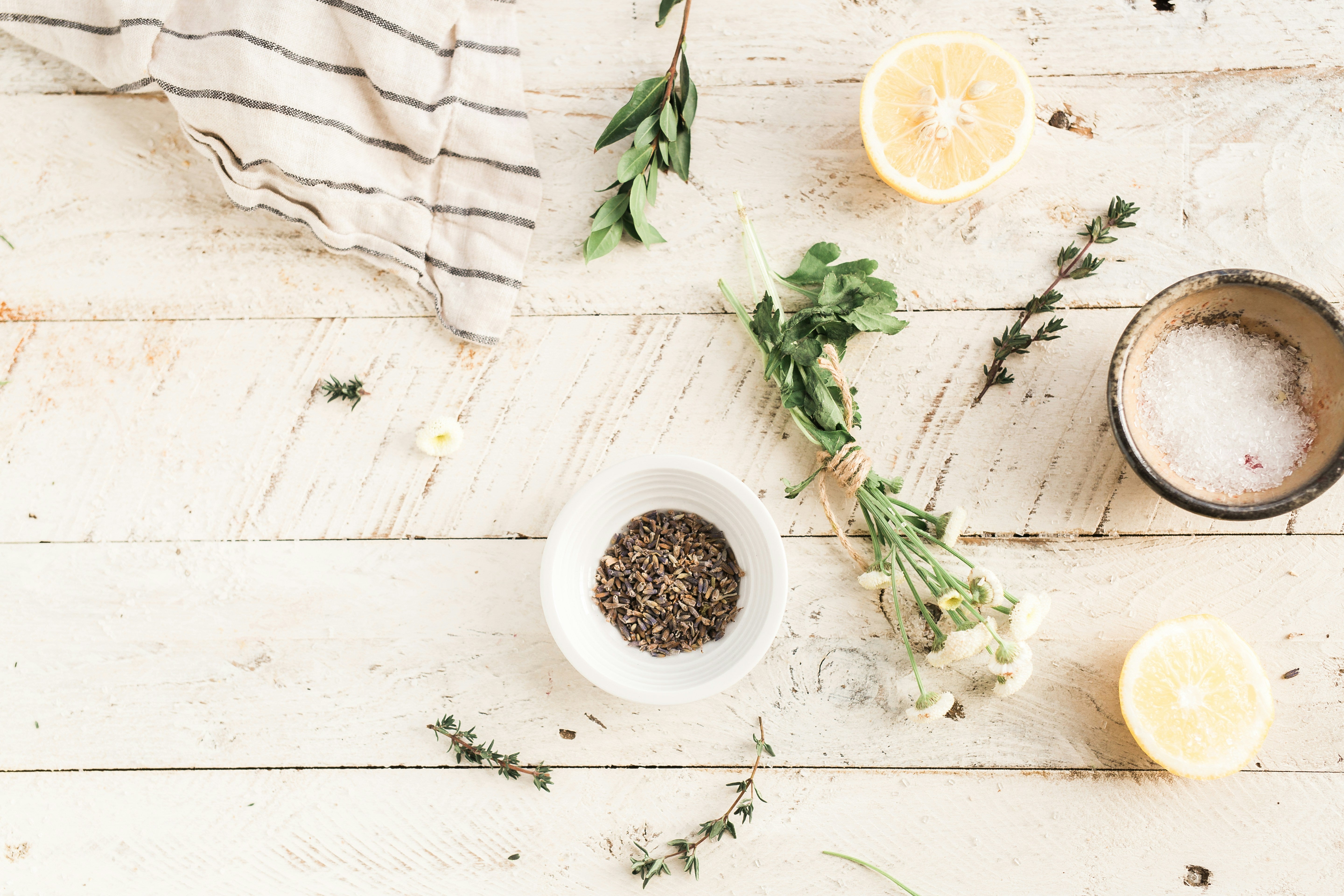 épices, herbes aromatiques et sel